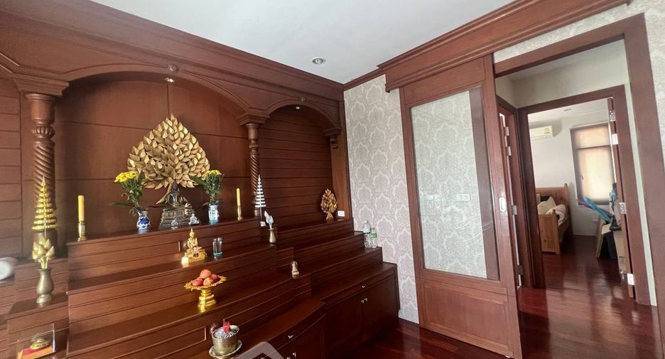 For sale 3 bedrooms house in Si Racha, Chonburi