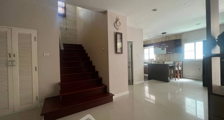 For sale 3 bedrooms house in Si Racha, Chonburi