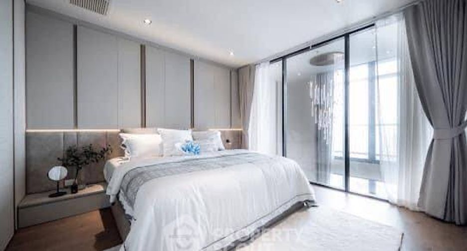 For sale 3 bedrooms condo in Khlong Toei, Bangkok