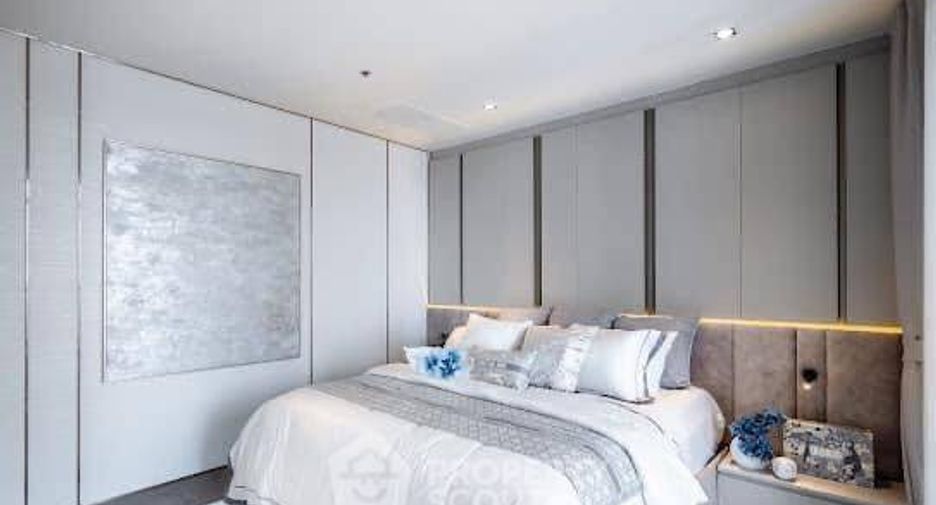 For sale 3 bedrooms condo in Khlong Toei, Bangkok