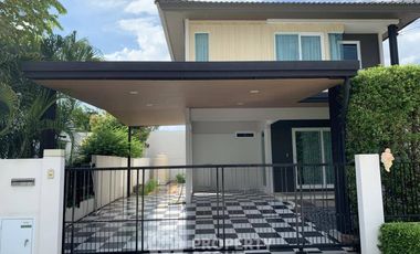 For sale 3 bedrooms house in Khlong Sam Wa, Bangkok