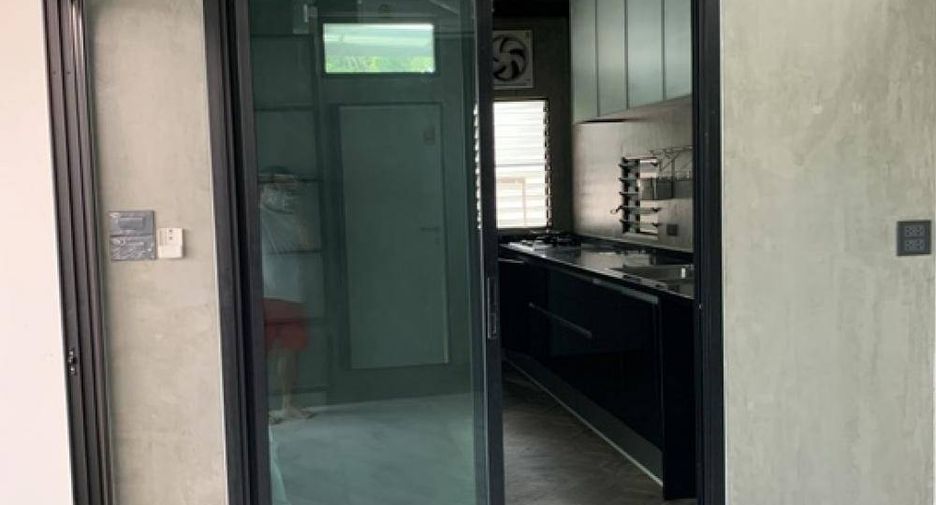 For sale 3 bedrooms house in Khlong Sam Wa, Bangkok