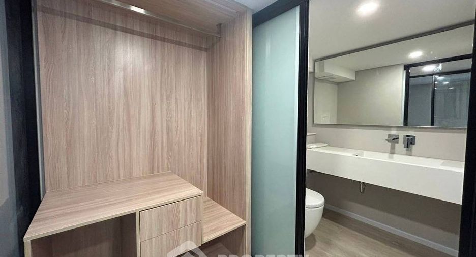 For sale 2 bedrooms condo in Huai Khwang, Bangkok