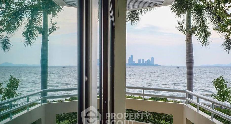 For rent 3 bedrooms condo in Pratumnak, Pattaya