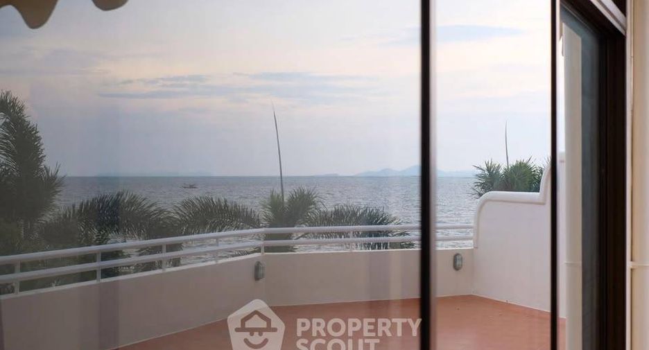 For rent 3 bedrooms condo in Pratumnak, Pattaya