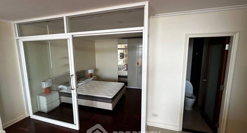 For rent 3 bedrooms condo in Pratumnak, Pattaya