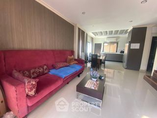 Casa en alquiler de 4 habitaciones en Bang Lamung, Chonburi