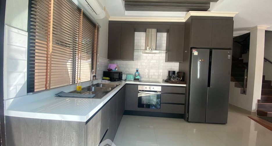 For rent 4 bedrooms house in Huay Yai, Pattaya