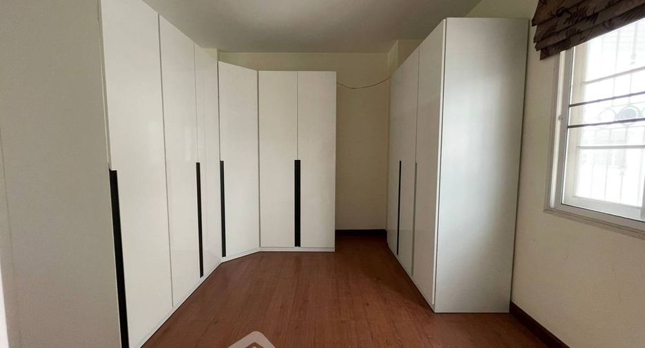 Reihenhaus zur Miete mit 3 Zimmer in Phasi Charoen, Bangkok