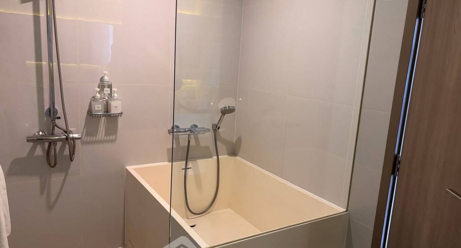 For rent 2 bedrooms condo in Phra Khanong, Bangkok
