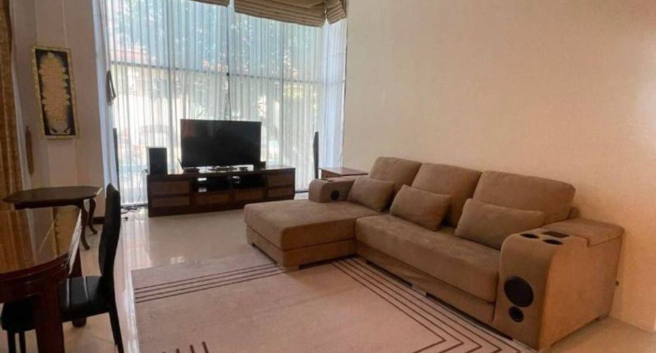 For rent 4 bedrooms villa in East Pattaya, Pattaya