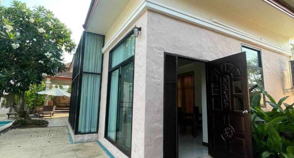 For rent 4 bedrooms villa in East Pattaya, Pattaya