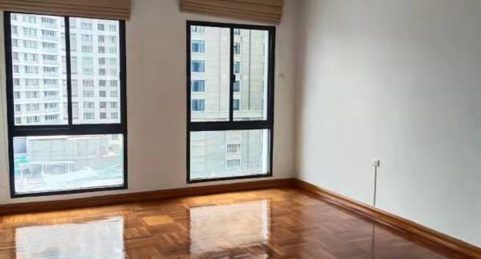 For rent 3 bedrooms apartment in Pathum Wan, Bangkok