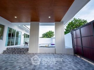 Casa en alquiler de 3 habitaciones en Bang Lamung, Chonburi