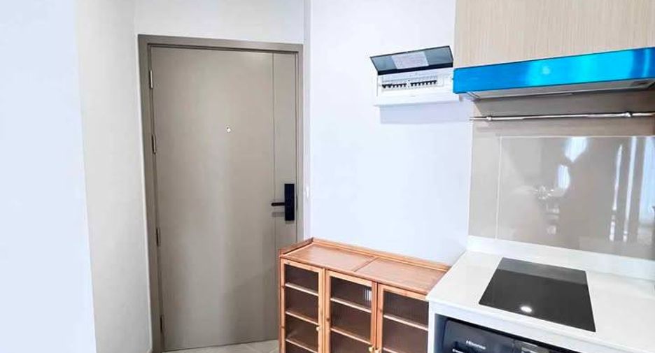 For rent 2 bedrooms condo in Din Daeng, Bangkok