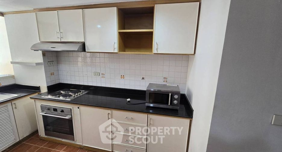For rent 5 bedrooms condo in Watthana, Bangkok