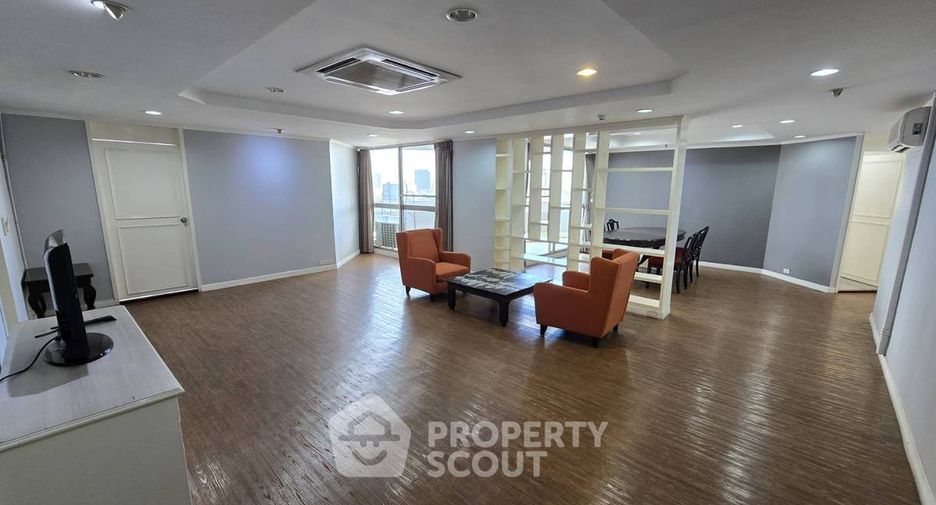 For rent 5 bedrooms condo in Watthana, Bangkok