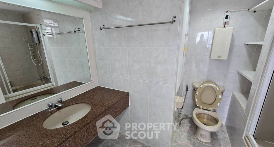 For rent 5 bedrooms condo in Watthana, Bangkok