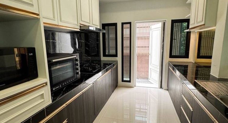 For sale 4 bedrooms house in Sai Mai, Bangkok