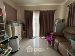 Casa en venta de 3 habitaciones en Phra Samut Chedi, Samut Prakan