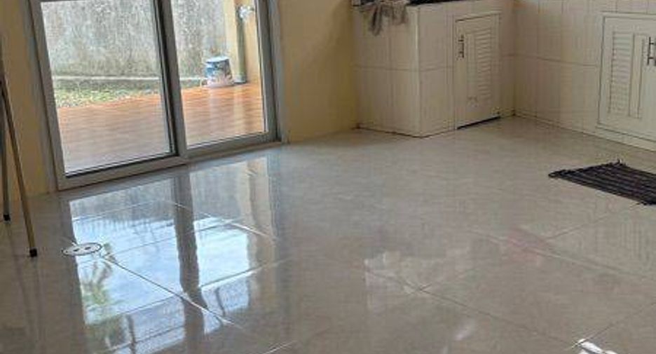 For rent 3 bedrooms townhouse in Bang Lamung, Chonburi