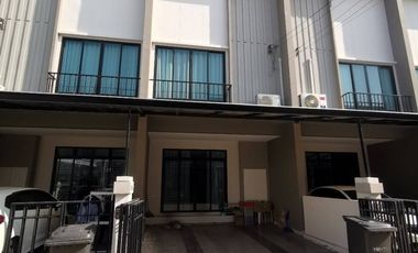 For sale 3 ベッドルーム townhouse in Bang Khae, Bangkok