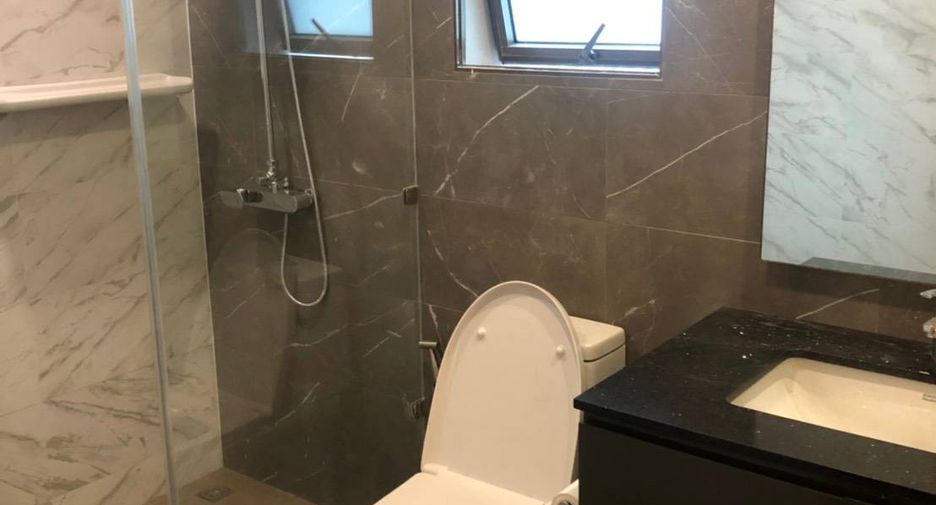 For sale 2 bedrooms condo in Khlong Toei, Bangkok