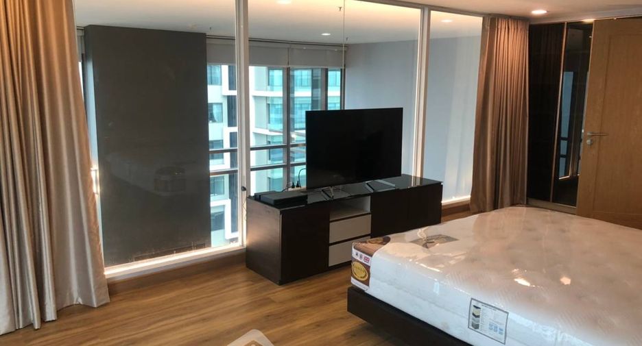 For sale 2 bedrooms condo in Khlong Toei, Bangkok