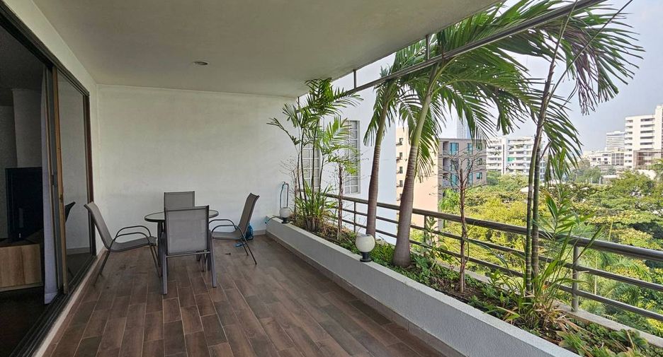 For rent 3 bedrooms apartment in Watthana, Bangkok