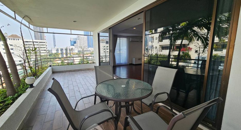 For rent 3 bedrooms apartment in Watthana, Bangkok