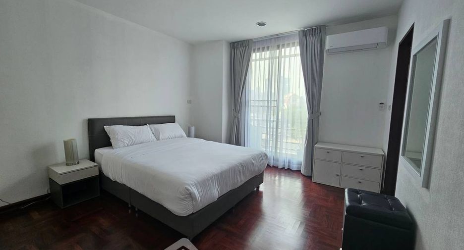For rent 3 bedrooms apartment in Watthana, Bangkok