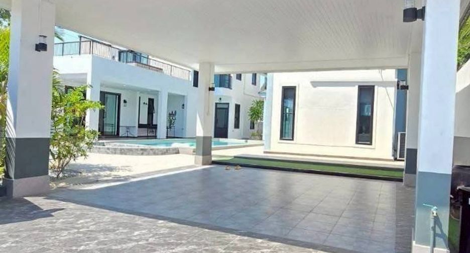 Villa en alquiler de 5 habitaciones en Huay Yai, Pattaya