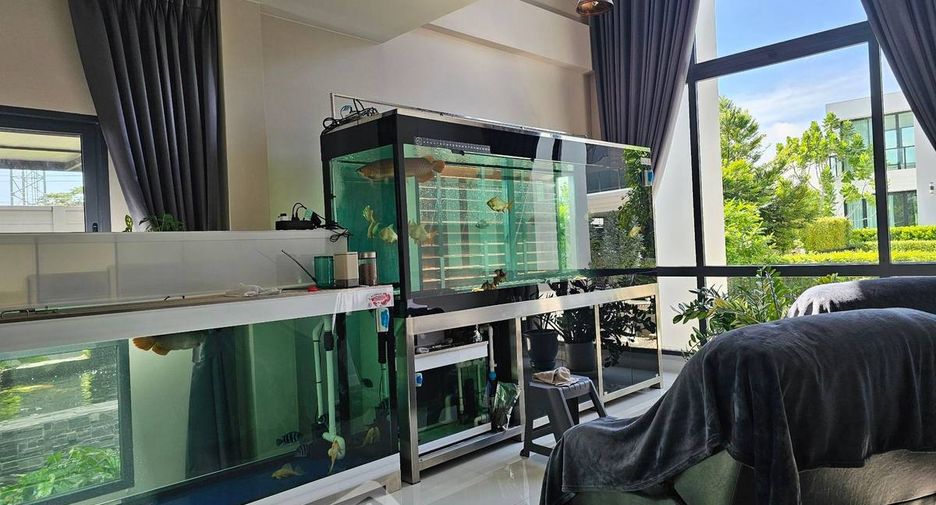 For sale 5 bedrooms house in Saphan Sung, Bangkok