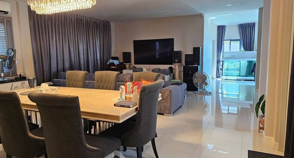 For sale 5 bedrooms house in Saphan Sung, Bangkok
