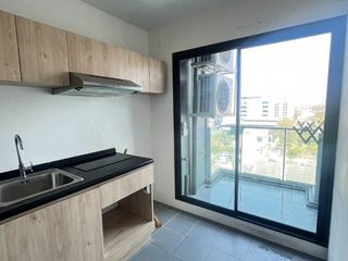 À vendre 1 chambre condo à Huai Khwang, Bangkok