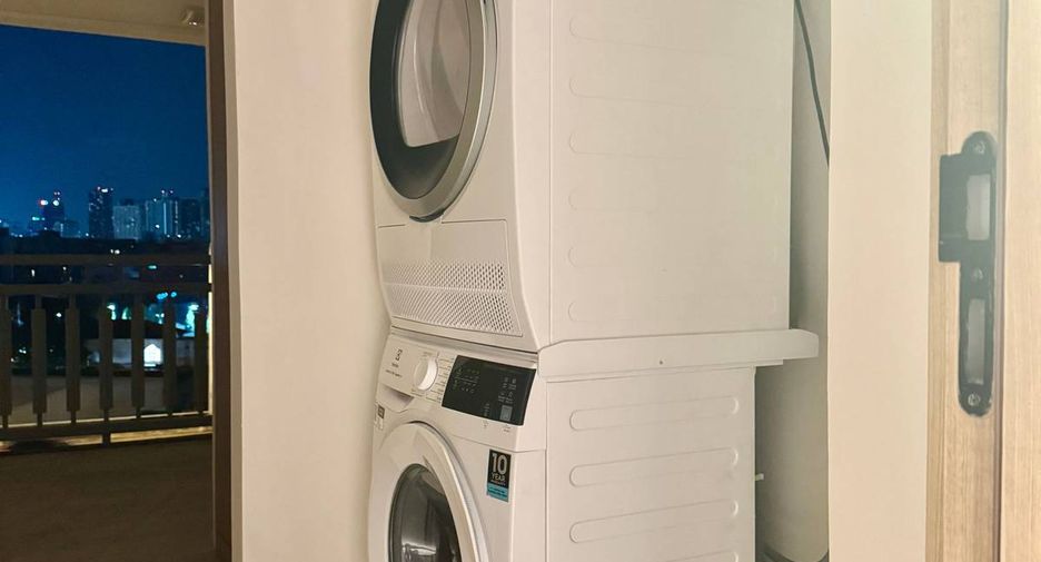 Apartamento en alquiler de 3 habitaciones en Khlong Toei, Bangkok