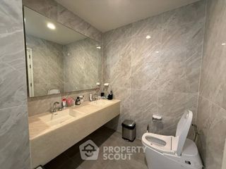 For rent 3 bedrooms townhouse in Yan Nawa, Bangkok