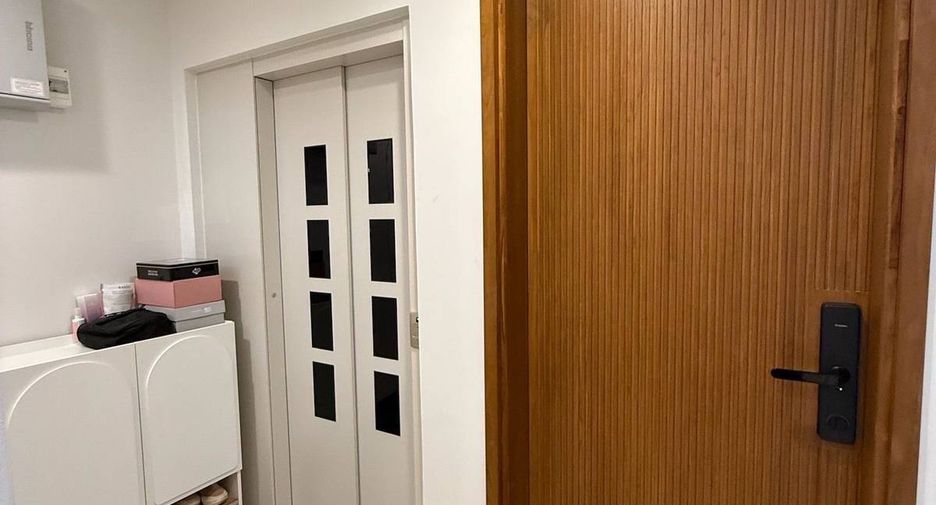 For rent 3 bedrooms townhouse in Yan Nawa, Bangkok