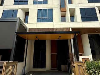 For rent 3 bedrooms townhouse in Yan Nawa, Bangkok