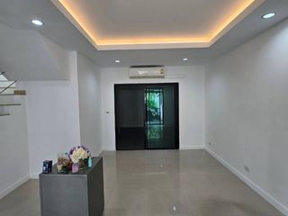 出售 3 卧室 联排别墅 在 Lat Phrao, 曼谷