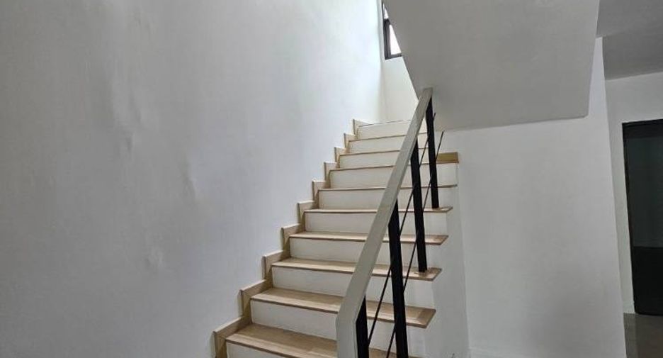 For sale 3 bedrooms townhouse in Lat Phrao, Bangkok
