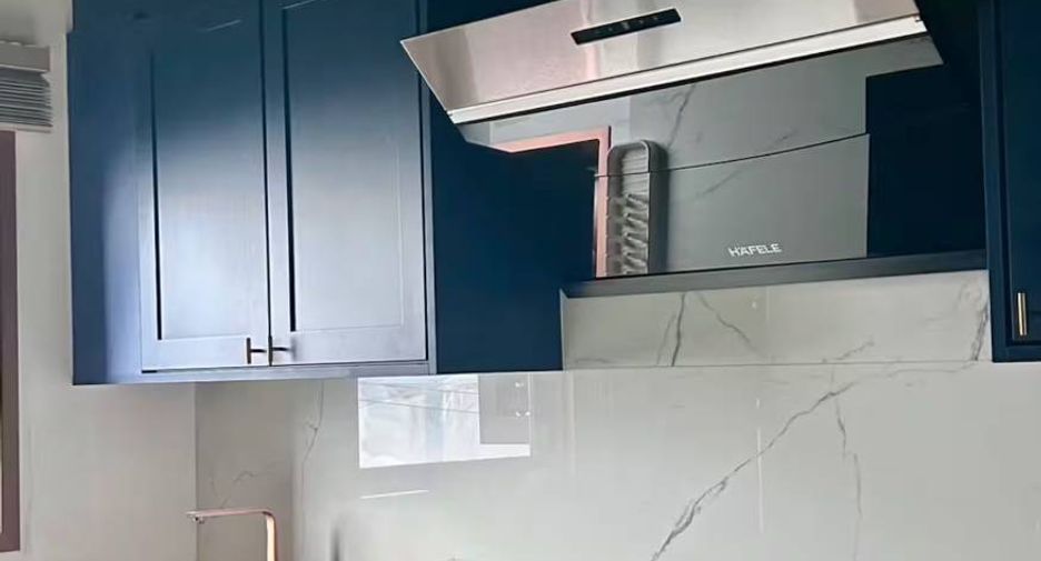 For rent 2 bedrooms apartment in Watthana, Bangkok