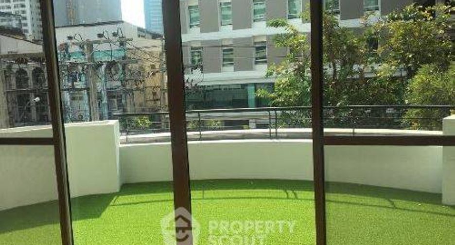 For rent 4 bedrooms condo in Watthana, Bangkok