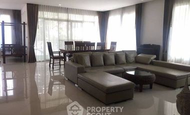 Condo en alquiler de 4 habitaciones en Watthana, Bangkok