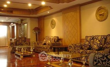Condo en alquiler de 4 habitaciones en Khlong Toei, Bangkok