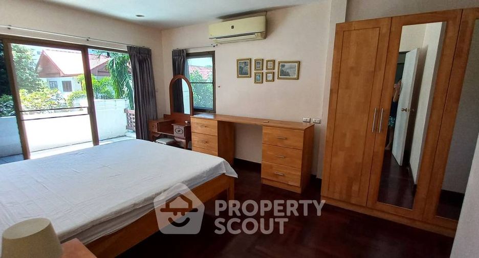 For rent 4 bedrooms house in Na Jomtien, Pattaya