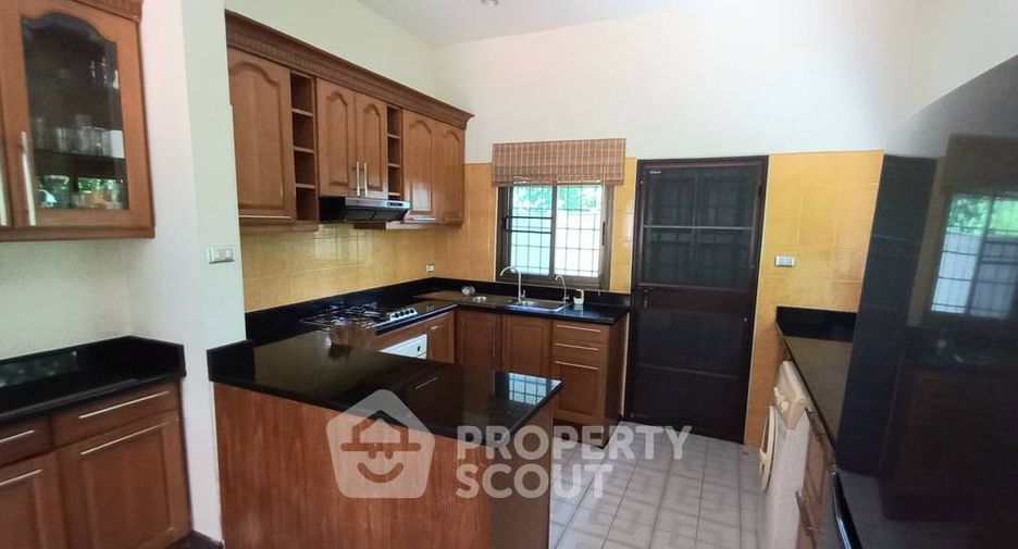 For rent 4 bedrooms house in Na Jomtien, Pattaya