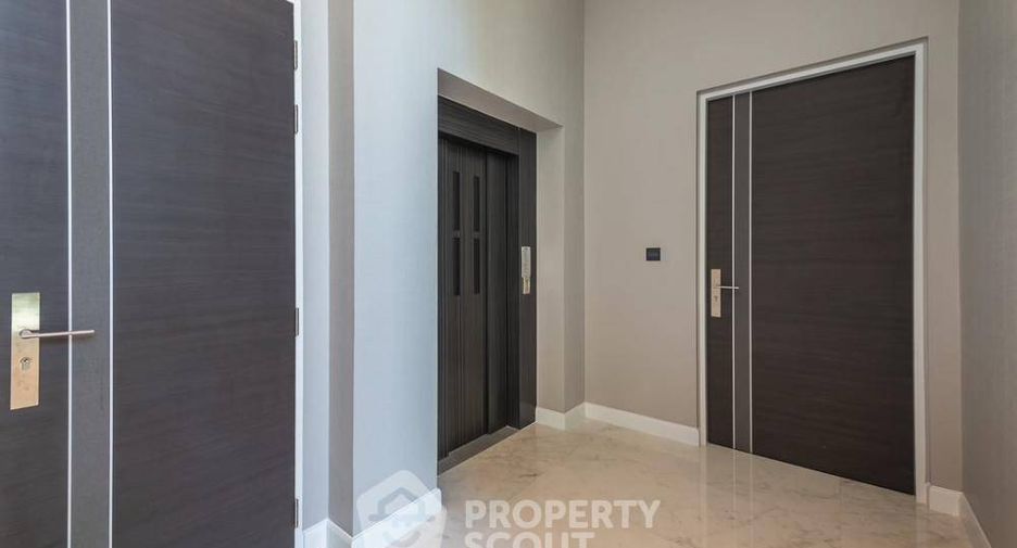 For sale 5 bedrooms house in Lak Si, Bangkok