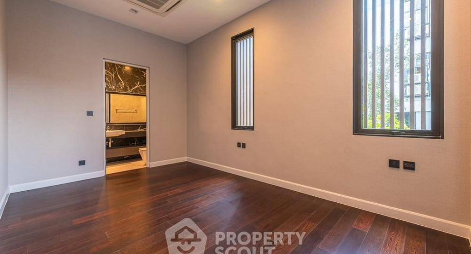 For sale 5 bedrooms house in Lak Si, Bangkok