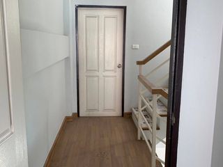 À vendre 3 chambres maison de ville à Mueang Chon Buri, Chonburi